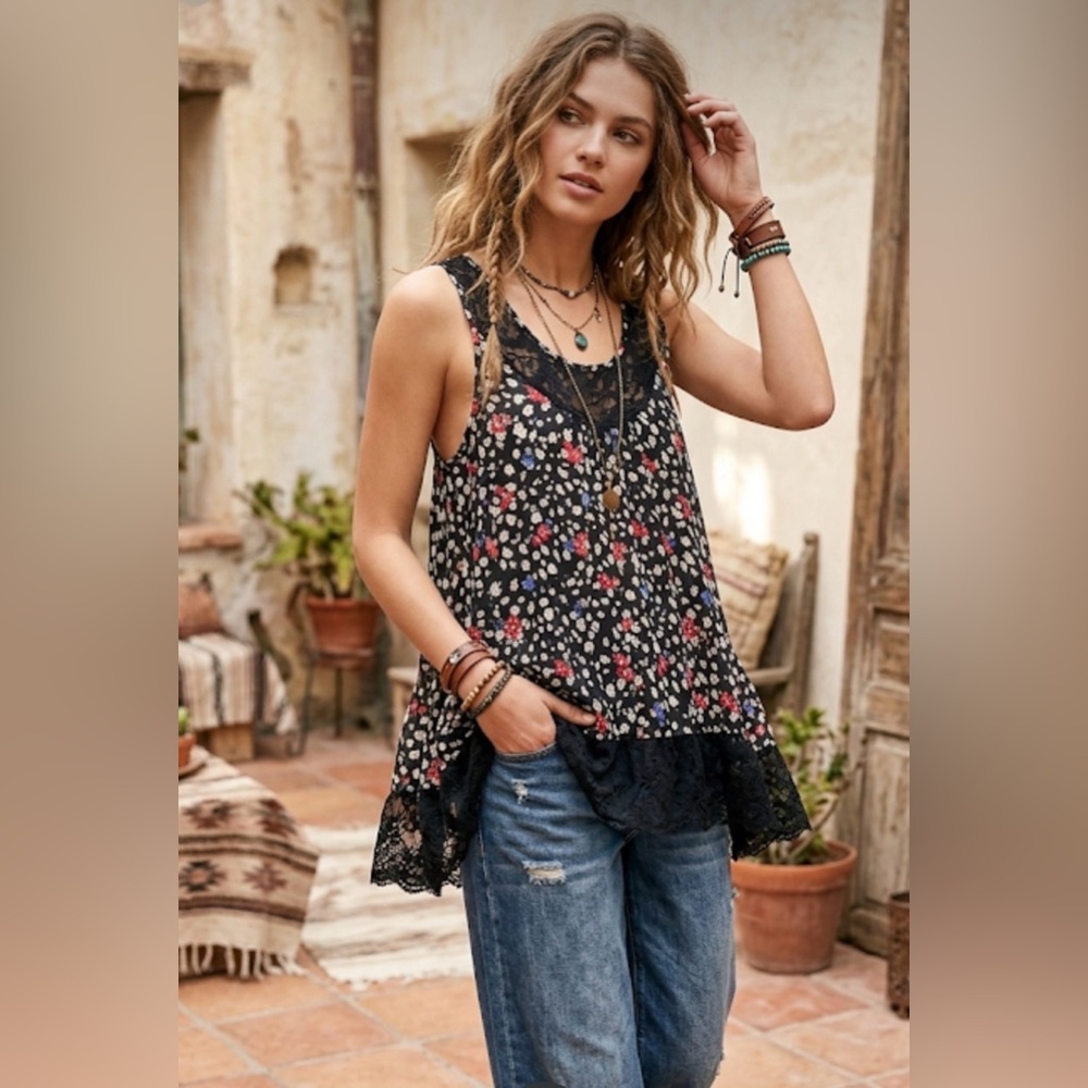 Floral Sleeveless Top L Black and‎ Red Floral Animal Print Sheer Lace Fairygoth
